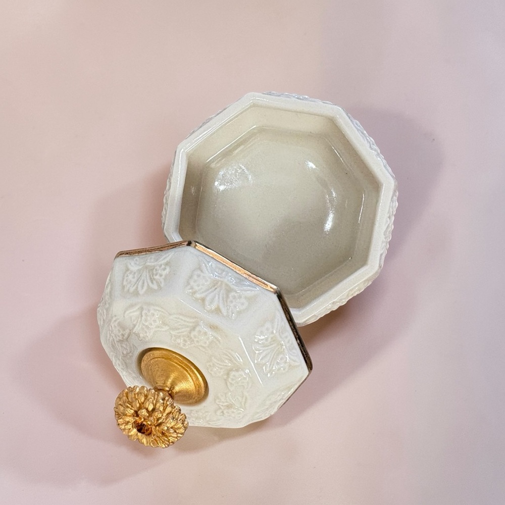 Vintage Lenox Treasures Collection November Trinket Box Octagonal Porcelain - Picture 4 of 8
